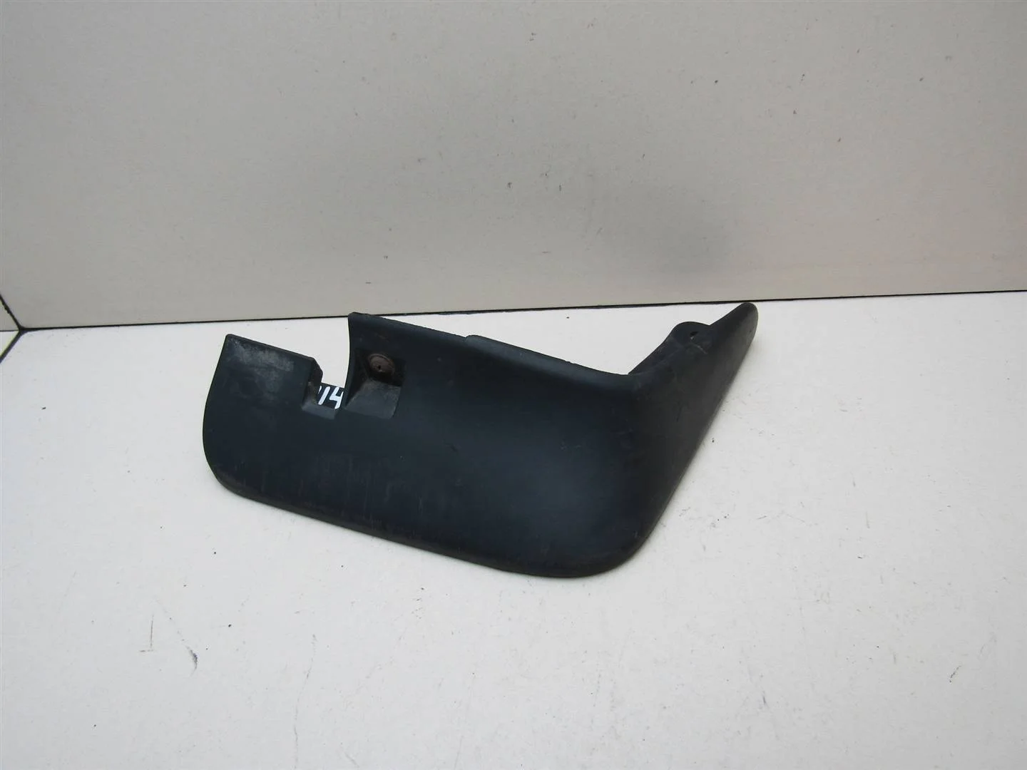 Брызговик передний правый Mitsubishi Lancer (CX, CY) 2007-нв  [5370A592]  1.5 16V 4A91 в Вологде