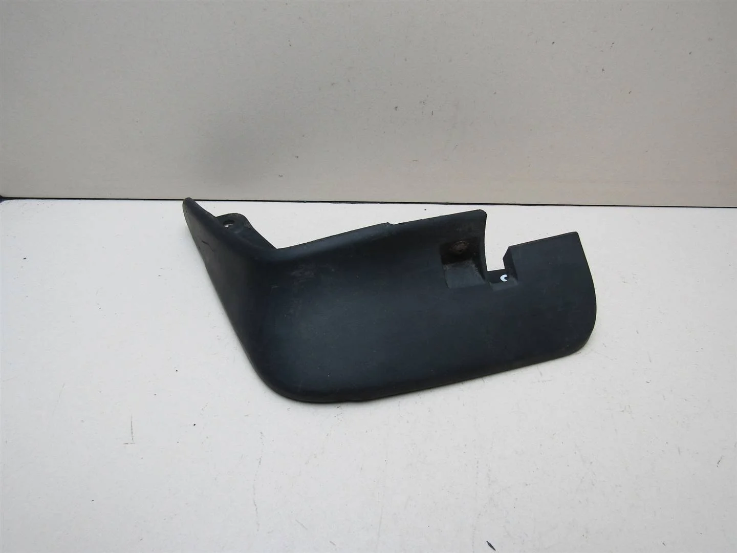 Брызговик передний левый Mitsubishi Lancer (CX, CY) 2007-нв  [5370A591]  1.5 16V 4A91 в Вологде