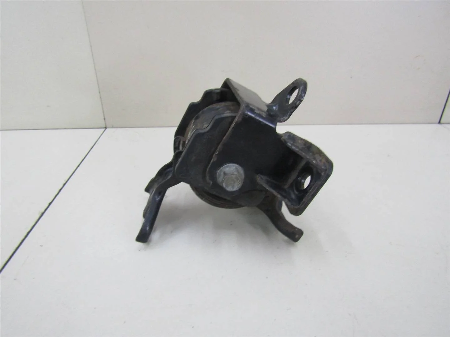 Опора КПП левая Mitsubishi Lancer (CX, CY) 2007-нв  [MN184091]  1.5 16V 4A91 в Вологде