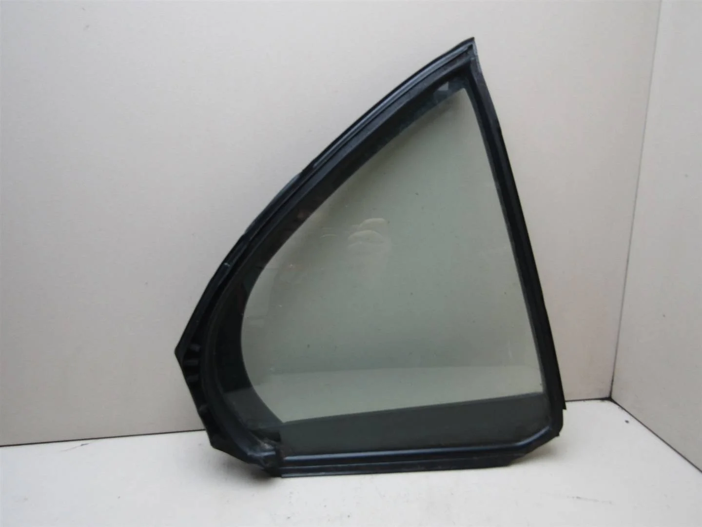 Стекло двери задней левой (форточка) Mitsubishi Lancer (CX, CY) 2007-нв  [5740A017]  1.5 16V 4A91 в Вологде