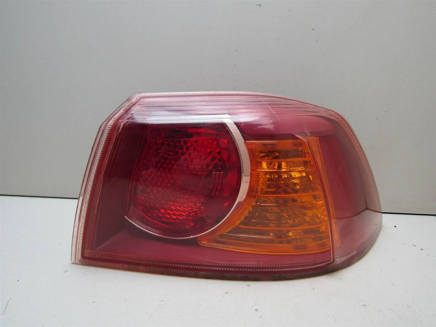 Фонарь задний наружный правый Mitsubishi Lancer (CX, CY) 2007-нв  [8330A556]  1.5 16V 4A91 в Вологде