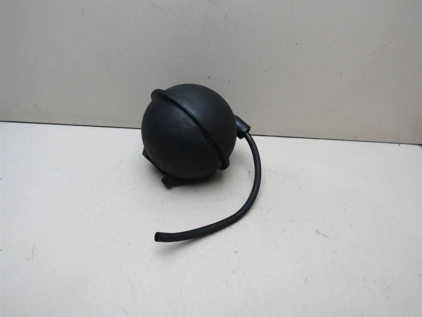 Ресивер воздушный VW Passat (B5) 1996-2000  [038129807]  в Вологде