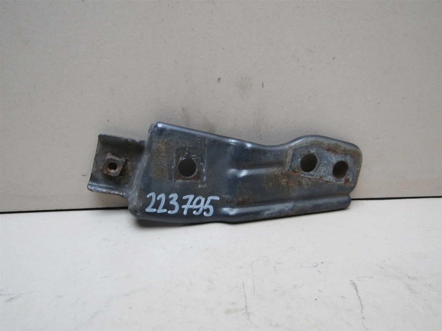 Кронштейн крепления крыла Mitsubishi Lancer (CX, CY) 2007-нв  [5220C649]  1.5 16V 4A91 в Вологде