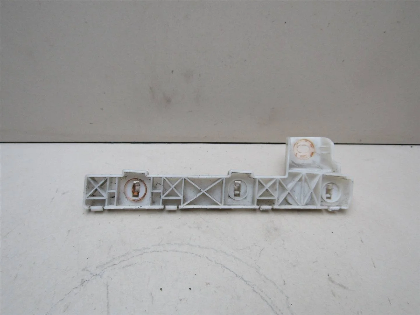 Направляющая переднего бампера левая Mitsubishi Lancer (CX, CY) 2007-нв  [6400A403]  1.5 16V 4A91 в Вологде