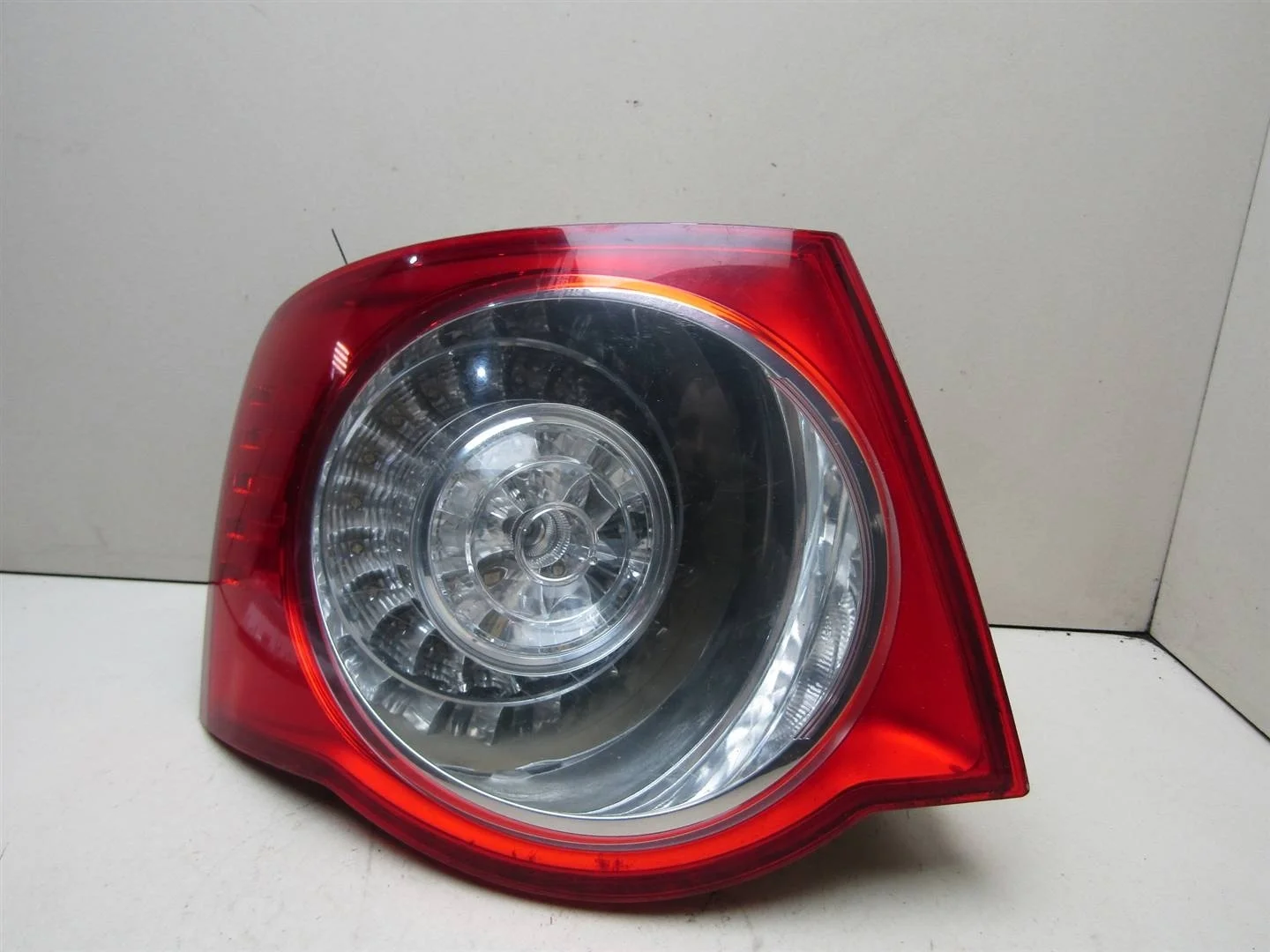Фонарь задний наружный левый VW Jetta 2006-2011  [1K5945095G]  в Вологде