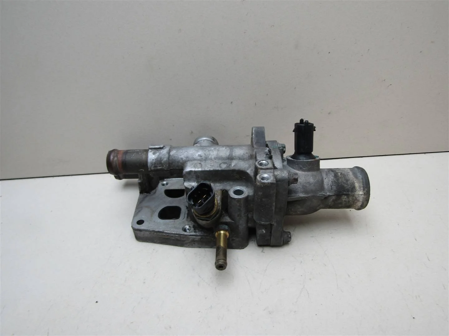 Корпус термостата Opel Astra H \ Family 2004-2015  [24418432]  1.6 в Вологде