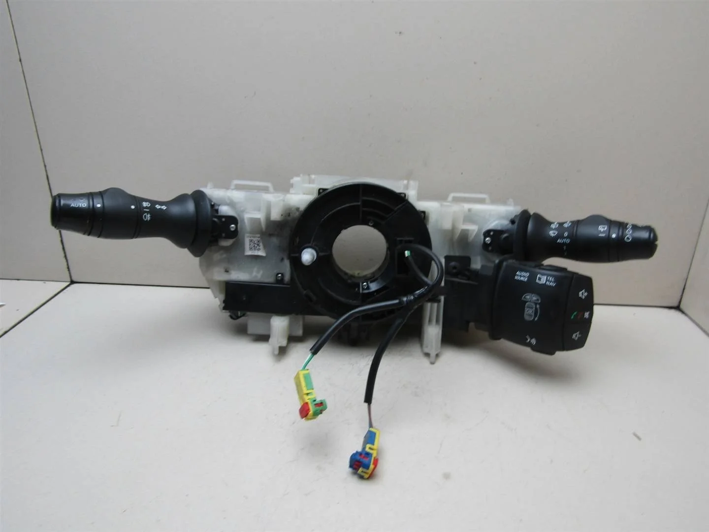 Переключатель подрулевой в сборе Renault Megane III 2009-нв  [255670019R]  в Вологде