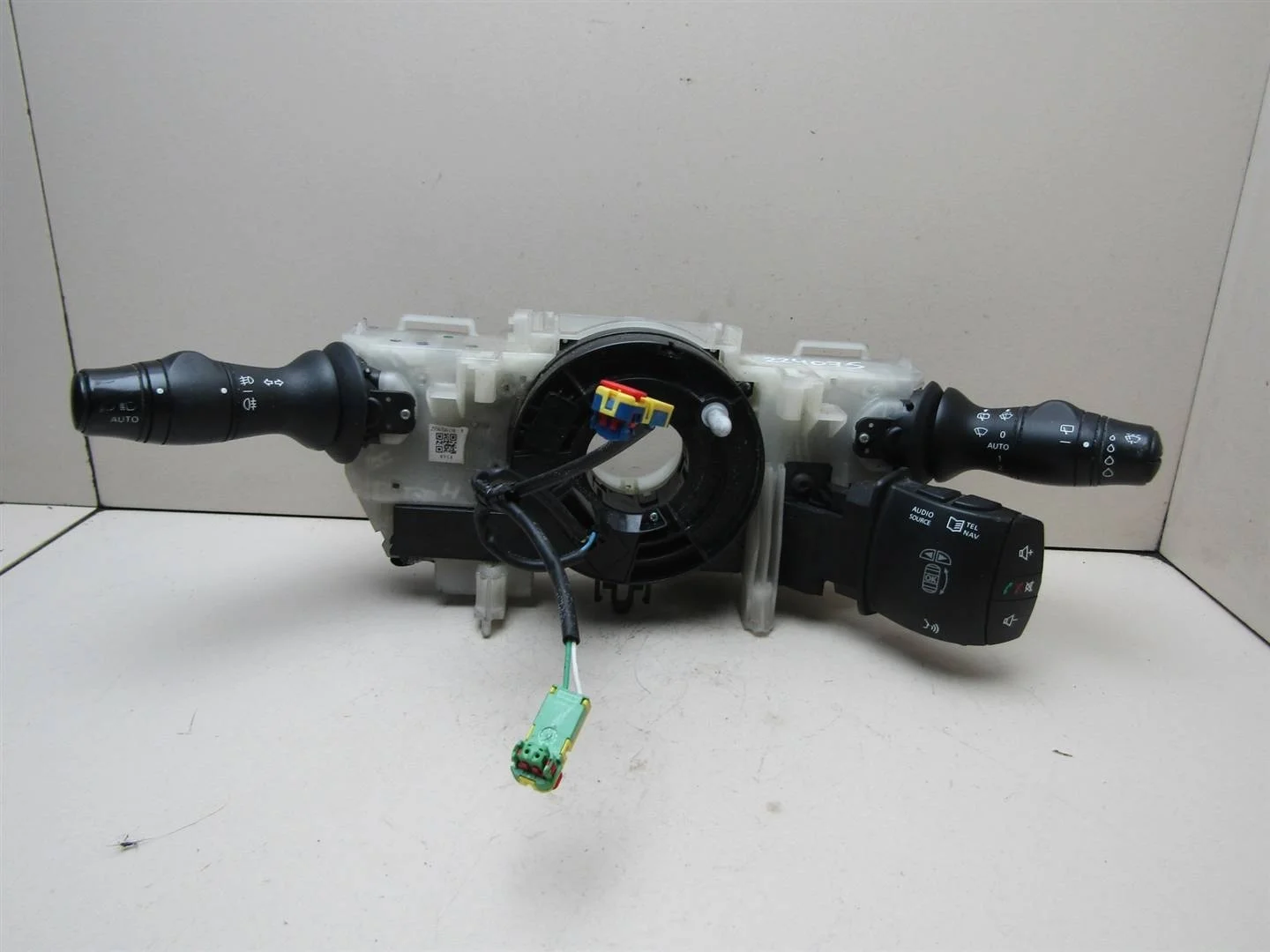 Переключатель подрулевой в сборе Renault Megane III 2009-нв  [255670019R]  в Вологде