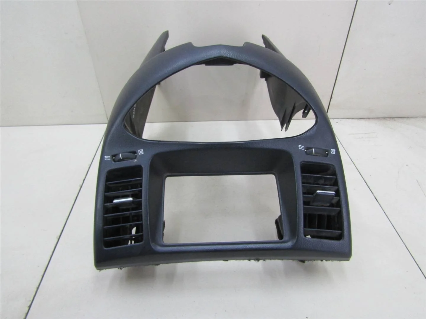 Накладка (кузов внутри) Nissan Primera P12E 2002-2007  [68260AV600]  1.6 QG16DE в Вологде