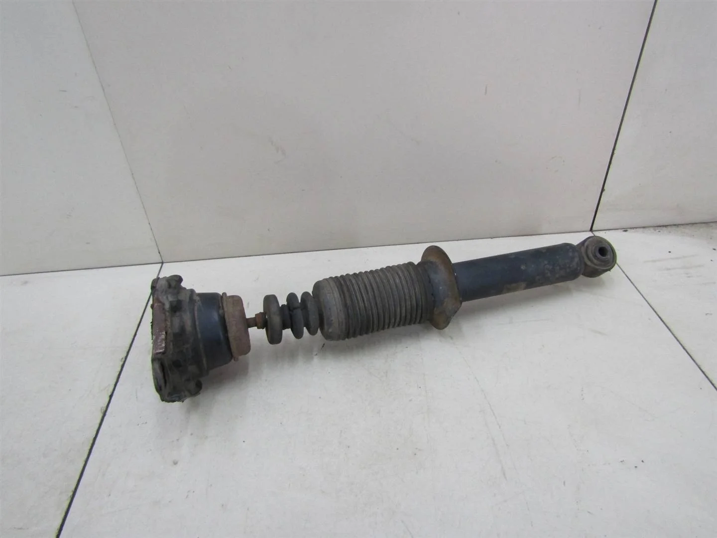 Амортизатор задний Nissan Primera P12E 2002-2007  [56210BA025]  1.6 QG16DE в Вологде