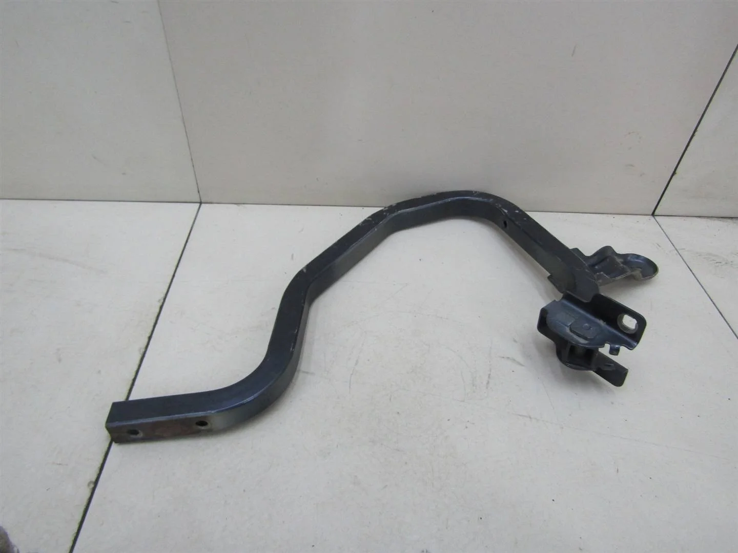 Петля крышки багажника Renault Logan 2005-2014  [6001546880]  1.4 8v K7J 710 в Вологде