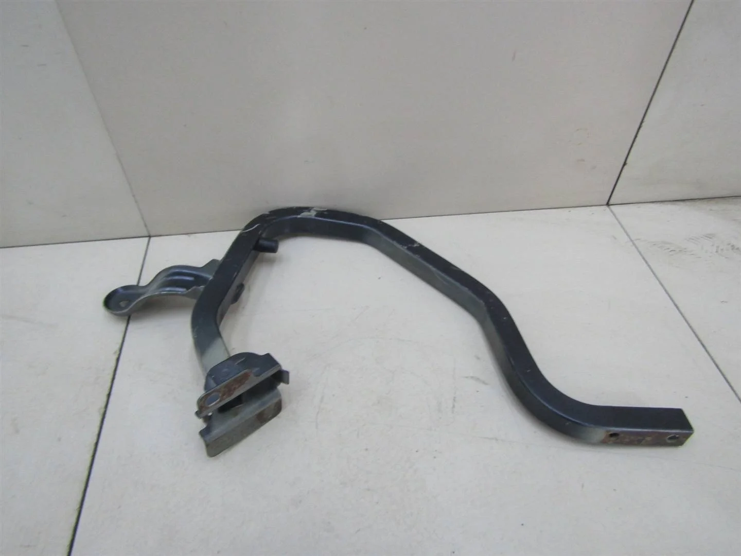 Петля крышки багажника Renault Logan 2005-2014  [6001546879]  1.4 8v K7J 710 в Вологде