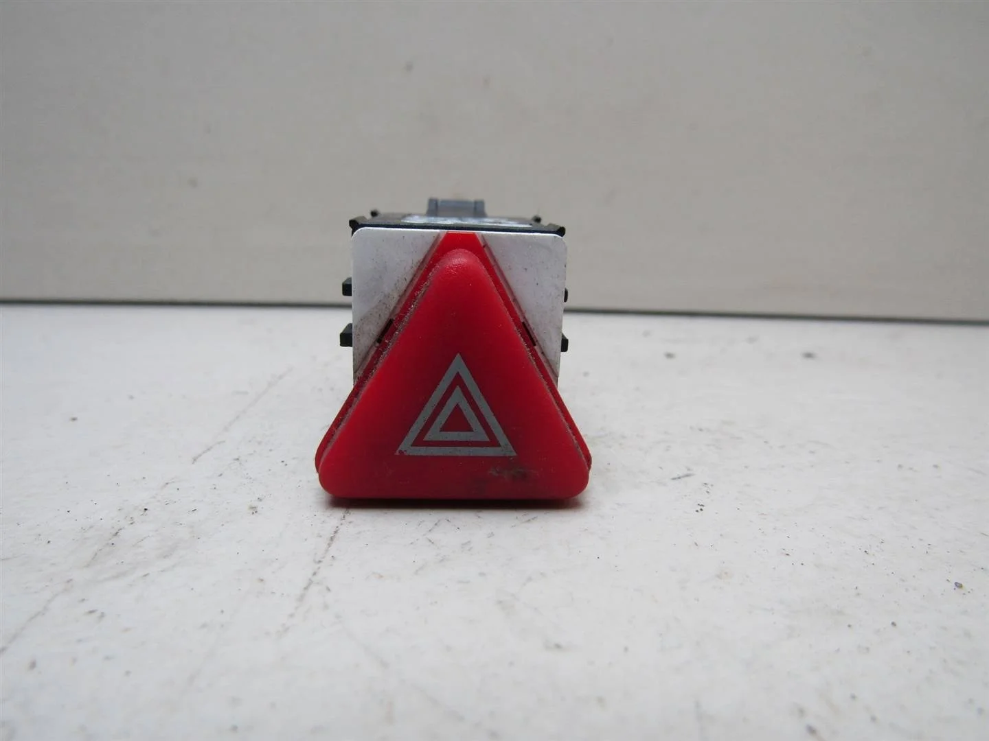 Кнопка аварийной сигнализации VW Transporter T5 2003-2015  [6Y0953235]  в Вологде