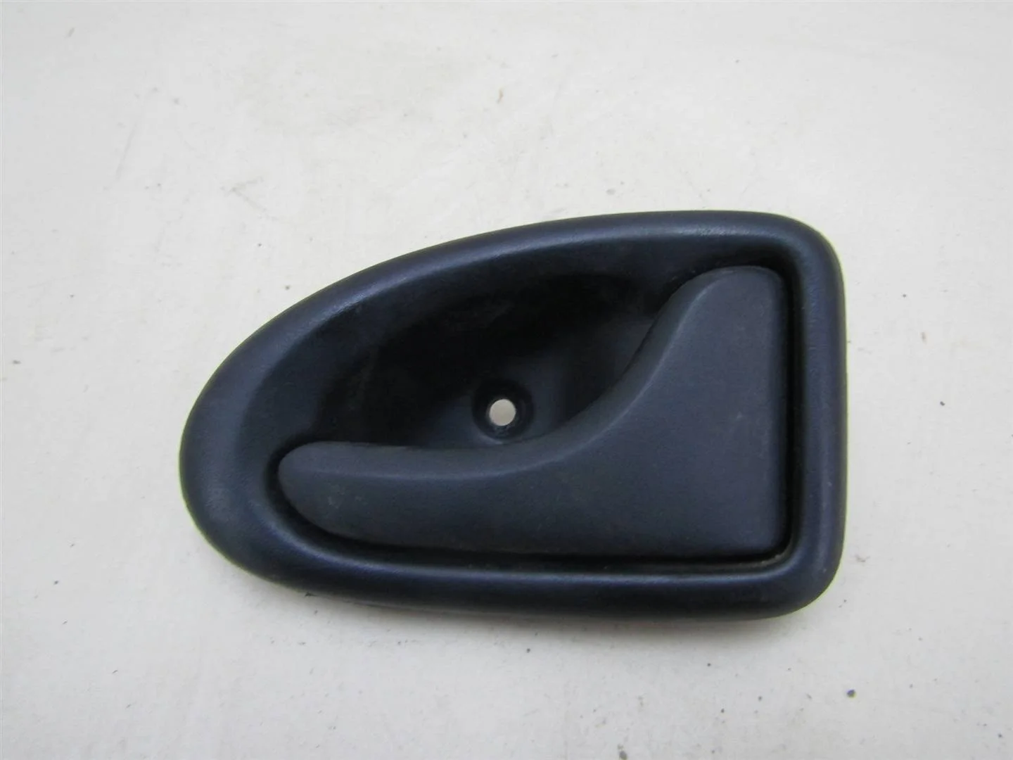 Ручка двери внутренняя правая Renault Logan 2005-2014  [7700830079]  1.4 8v K7J 710 в Вологде