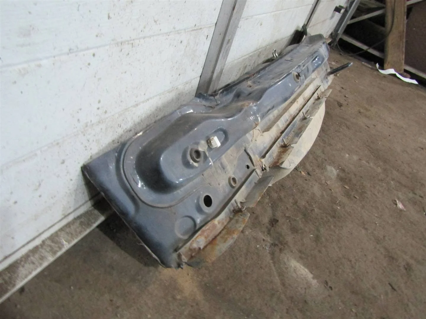 Панель задняя Renault Logan 2005-2014  [6001549868]  1.4 8v K7J 710 в Вологде