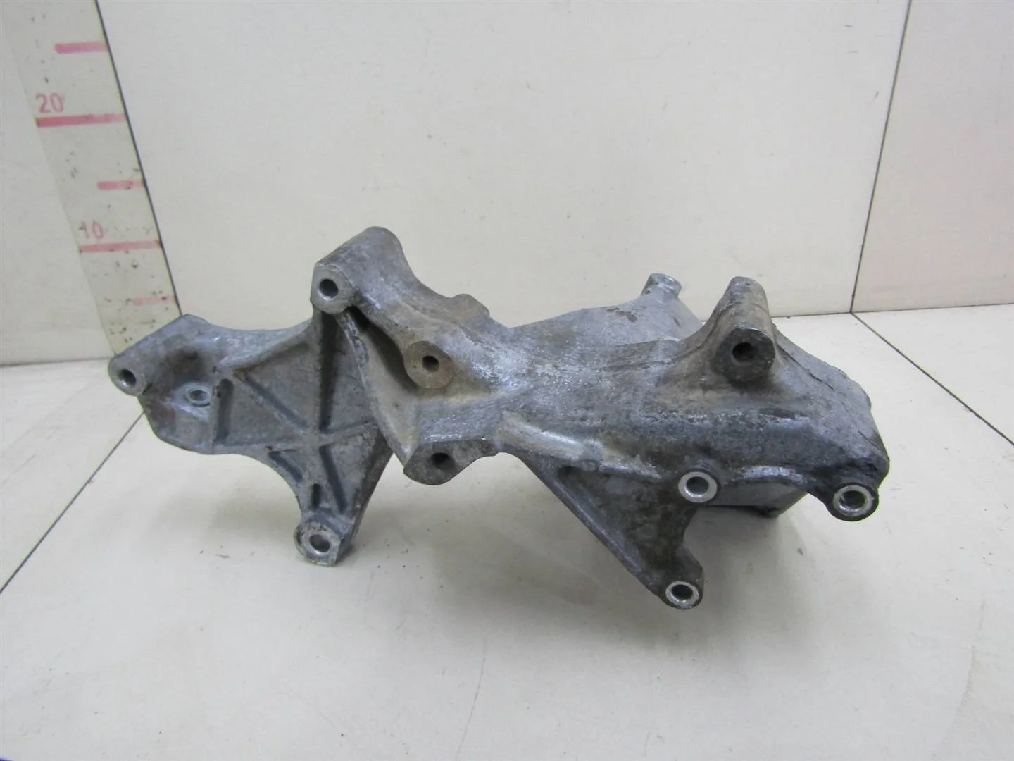 Кронштейн генератора VW Transporter T4 1996-2003  [074145169F]  2.4-2.5 в Вологде