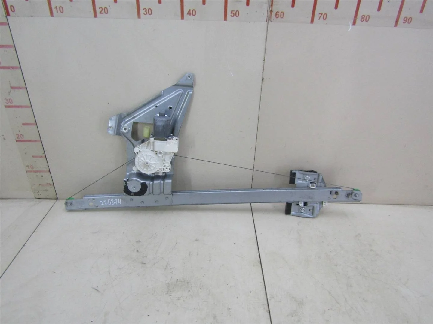 Стеклоподъемник электр. передний левый Mercedes Benz Sprinter 2006-2018  [9067200046]  в Вологде