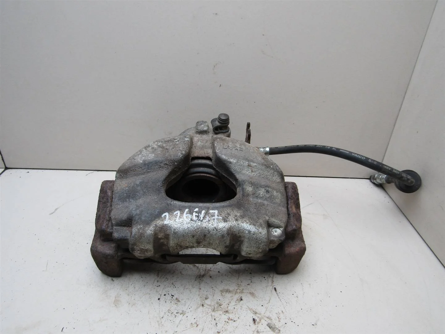 Суппорт передний левый VW Transporter T5 2003-2015  [7L6615123F]  в Вологде