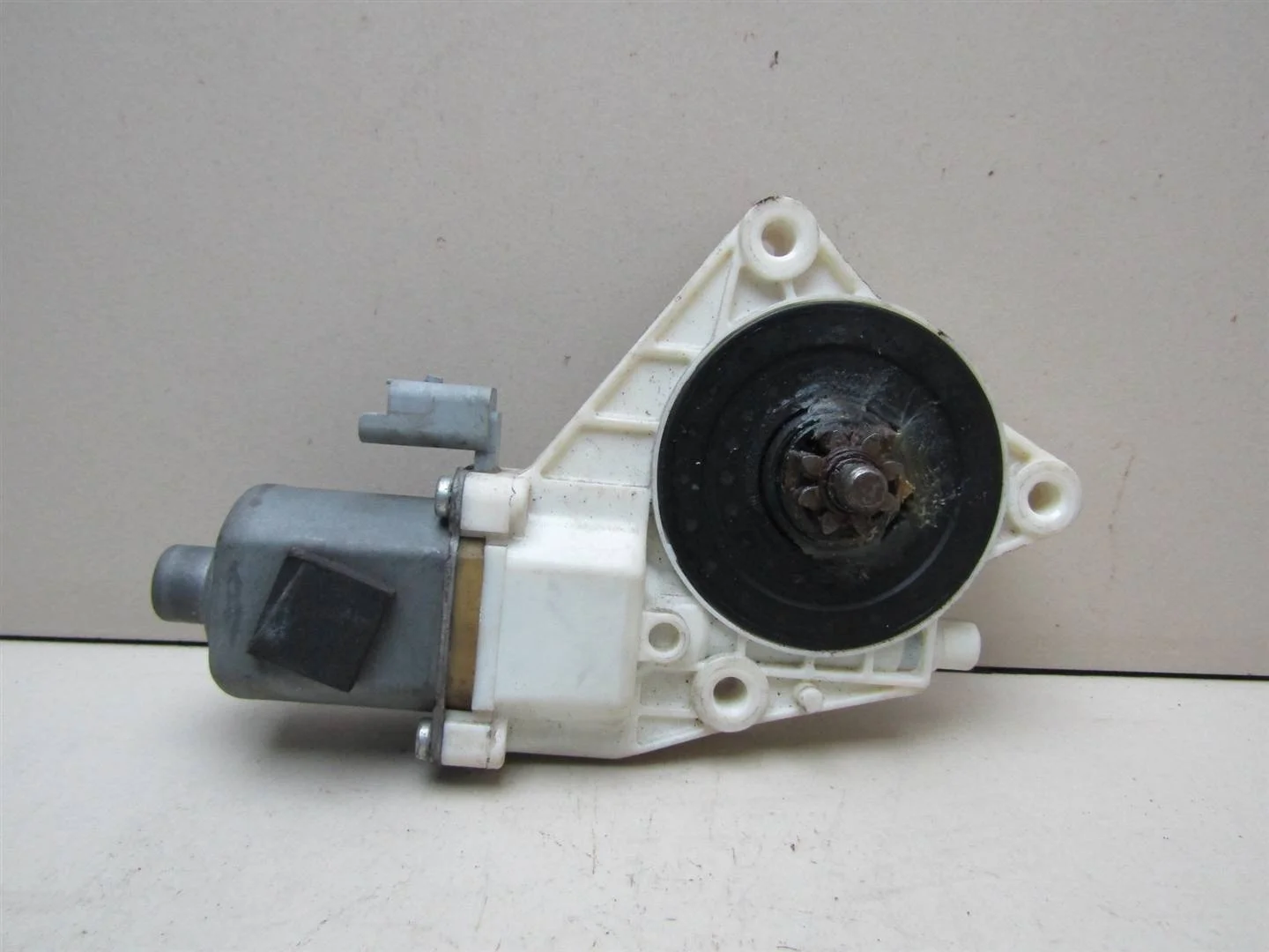 Моторчик стеклоподъемника Kia Magentis 2005-2010  [834502G000 ]  в Вологде