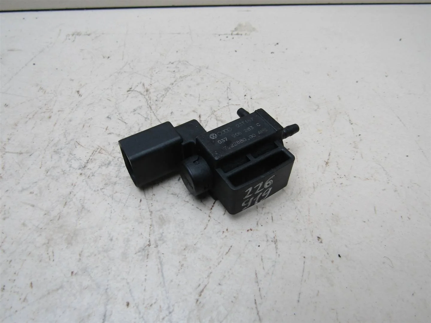 Клапан электромагнитный Audi A4 (B6) 2000-2004  [037906283C]  в Вологде