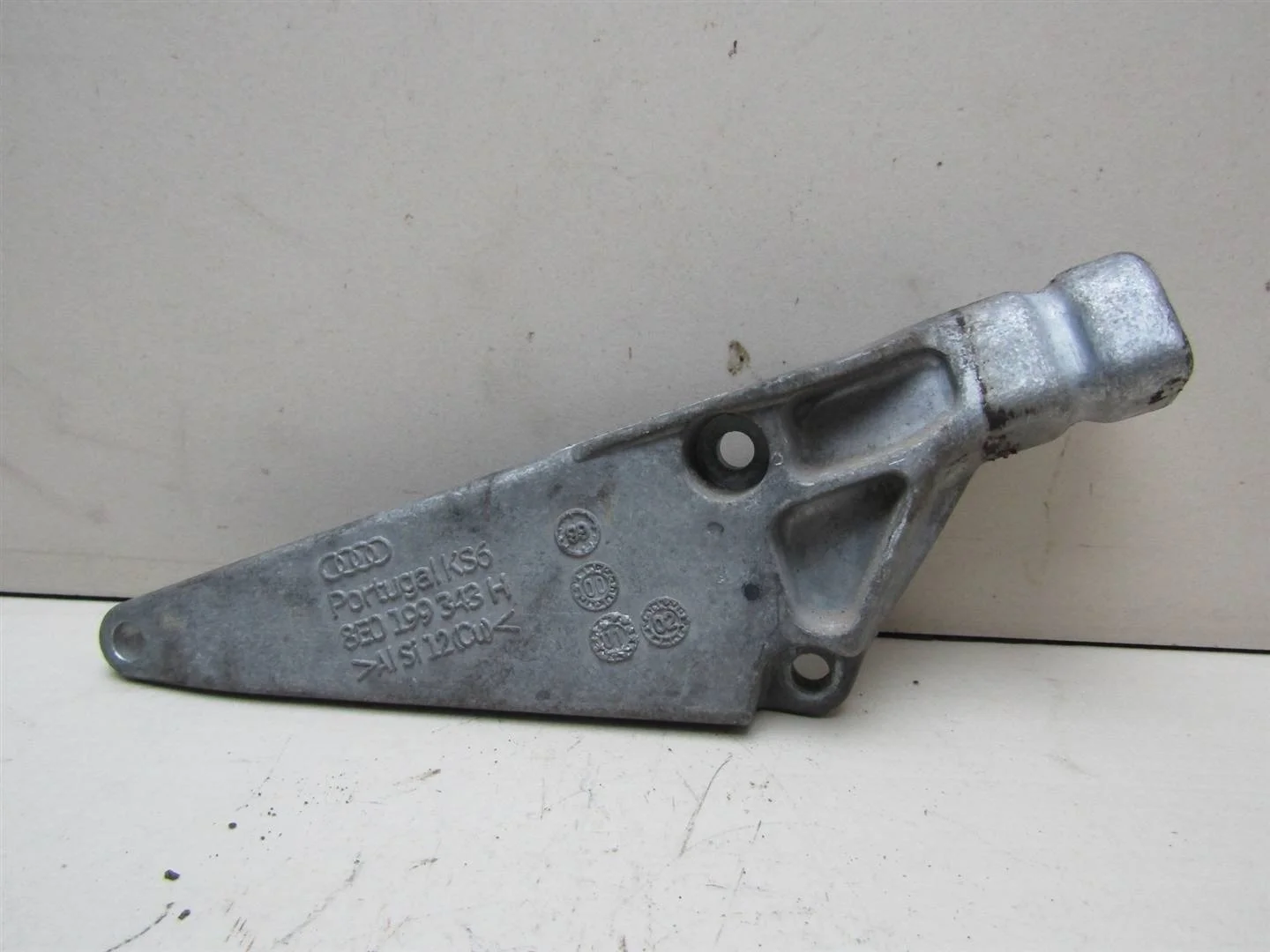 Кронштейн двигателя передний Audi A4 (B7) 2005-2007  [8E0199343H]  2.0 FSI AWA в Вологде