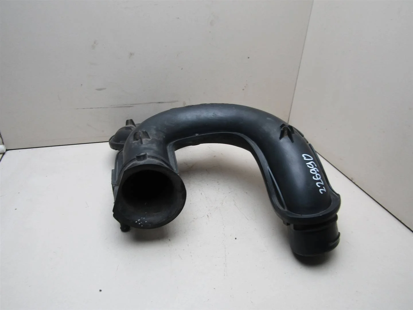 Воздухозаборник (внутри) Renault Megane III 2009-нв  [8200923128]  1.5 8V DCI K9K834 в Вологде