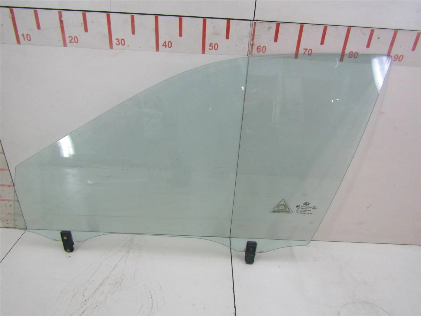 Стекло двери передней левой Kia Magentis 2005-2010  [824102G000]  в Вологде