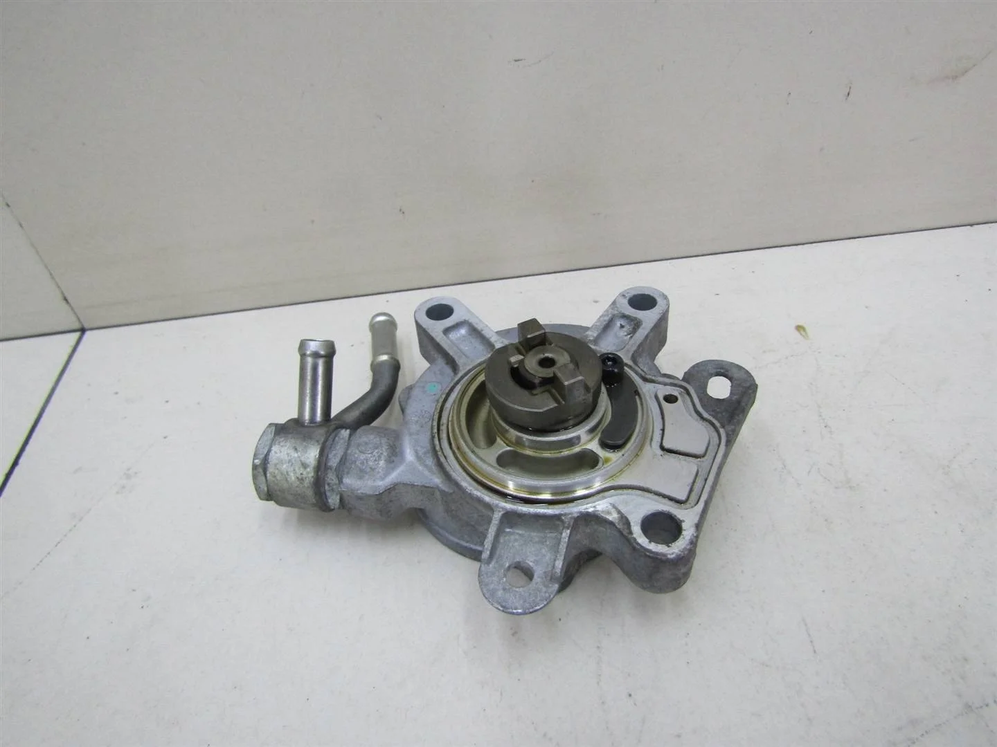 Насос вакуумный Mazda Mazda 3 (BM) 2013-2018  [PE0718G00A]  1.5  P5 в Вологде