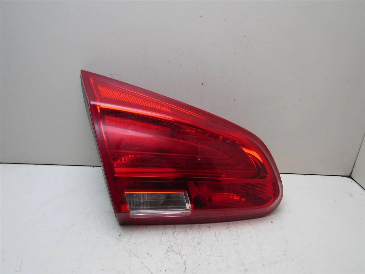 Фонарь задний внутренний левый Kia Ceed 2012-2018  [92403A2000]  1.6 G4FG в Вологде