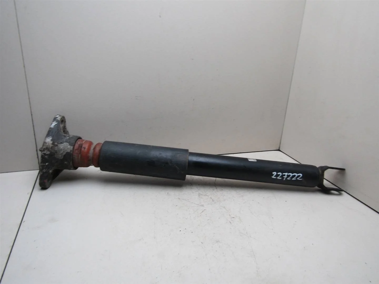 Амортизатор задний Kia Ceed 2012-2018  [553112H000]  1.6 G4FG в Вологде