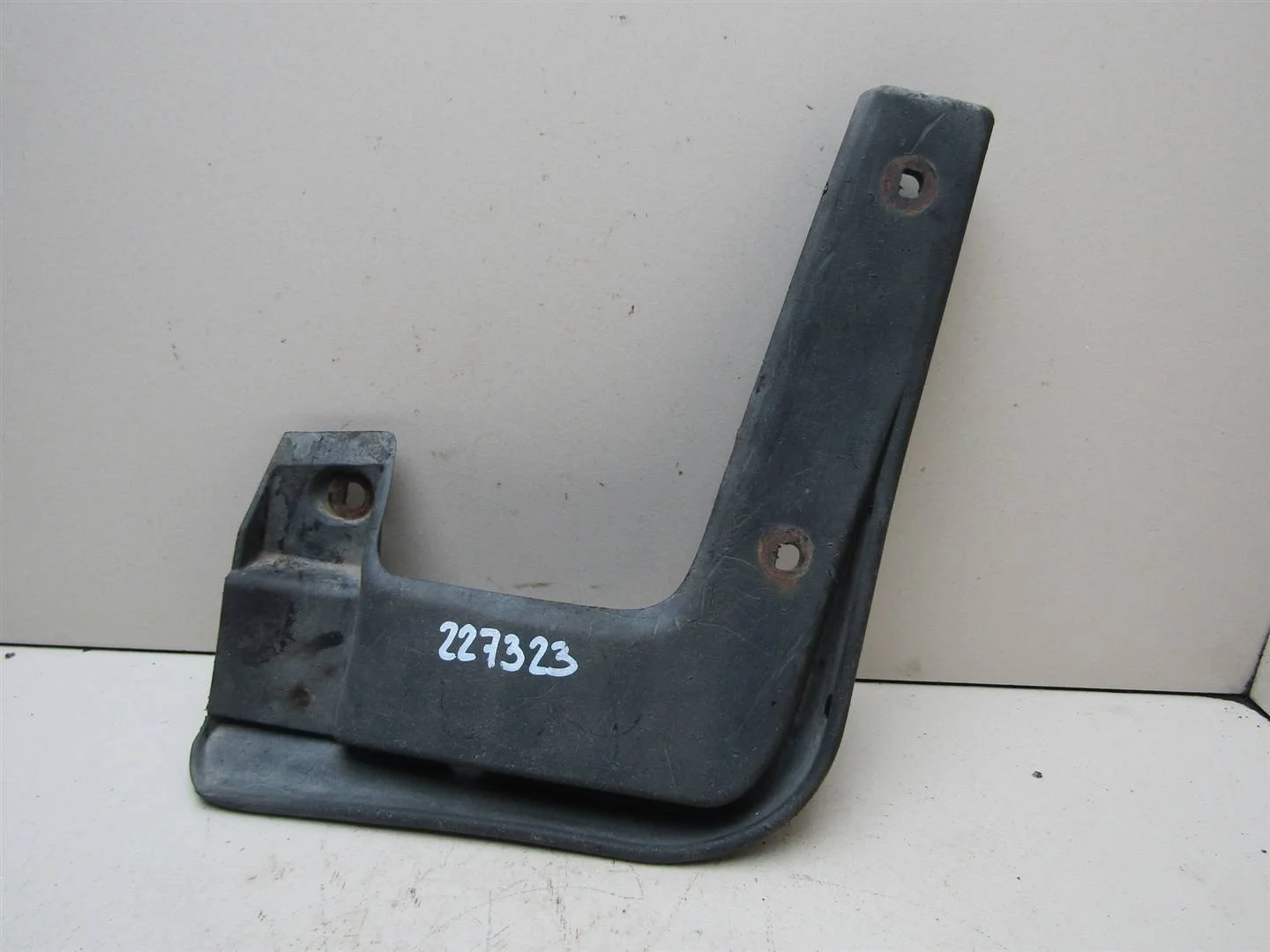 Брызговик передний левый Kia Ceed 2012-2018  [86831A2000]  1.6 G4FG в Вологде