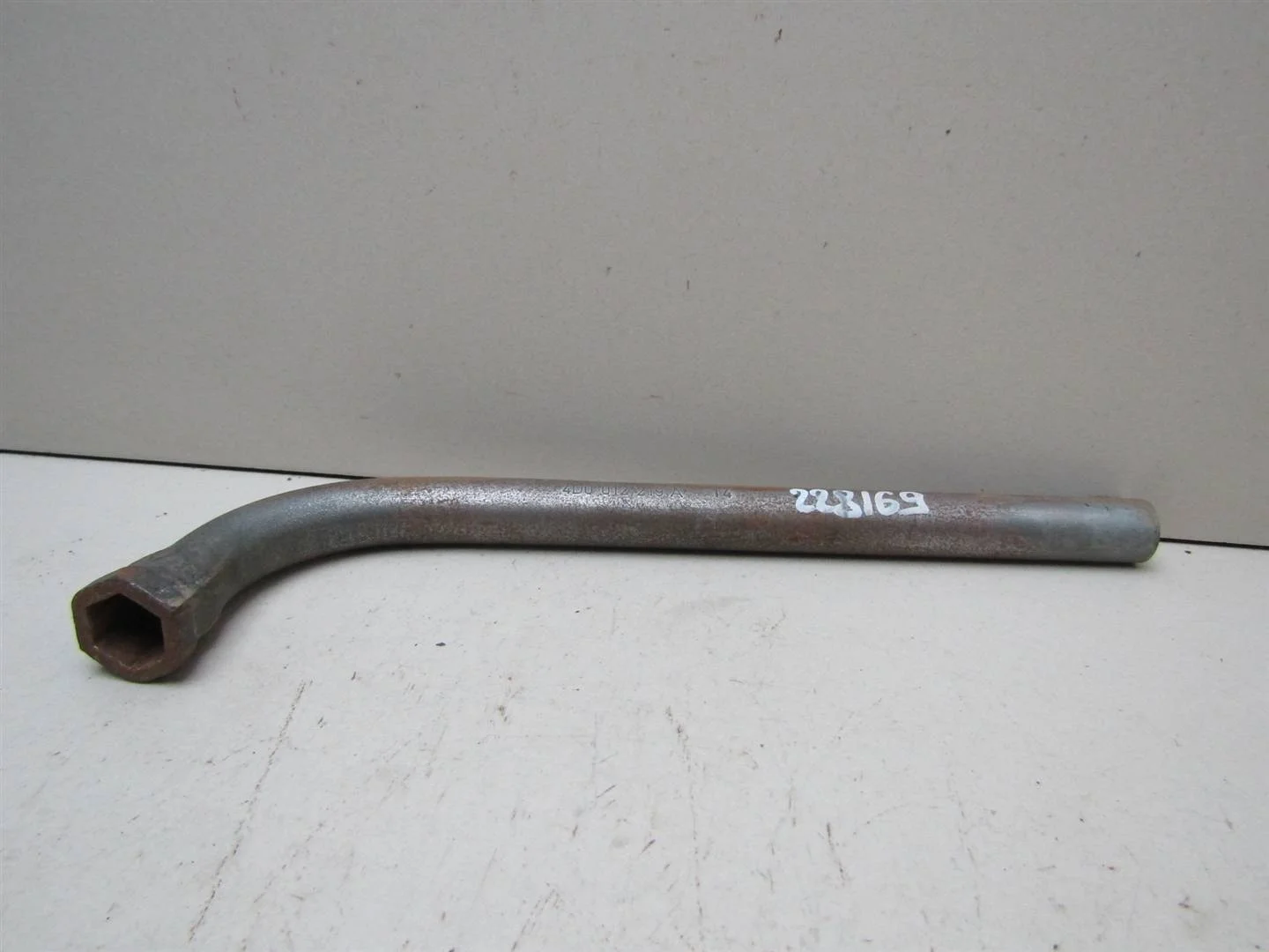 Ключ баллонный VW Polo (Sed RUS) 2011-2020  [4D0012219A]  1.6 CFNA в Вологде