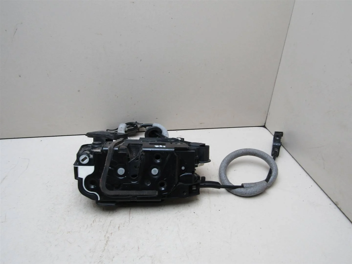Замок двери задней левой VW Polo (Sed RUS) 2011-2020  [6R4839015]  1.6 CFNA в Вологде