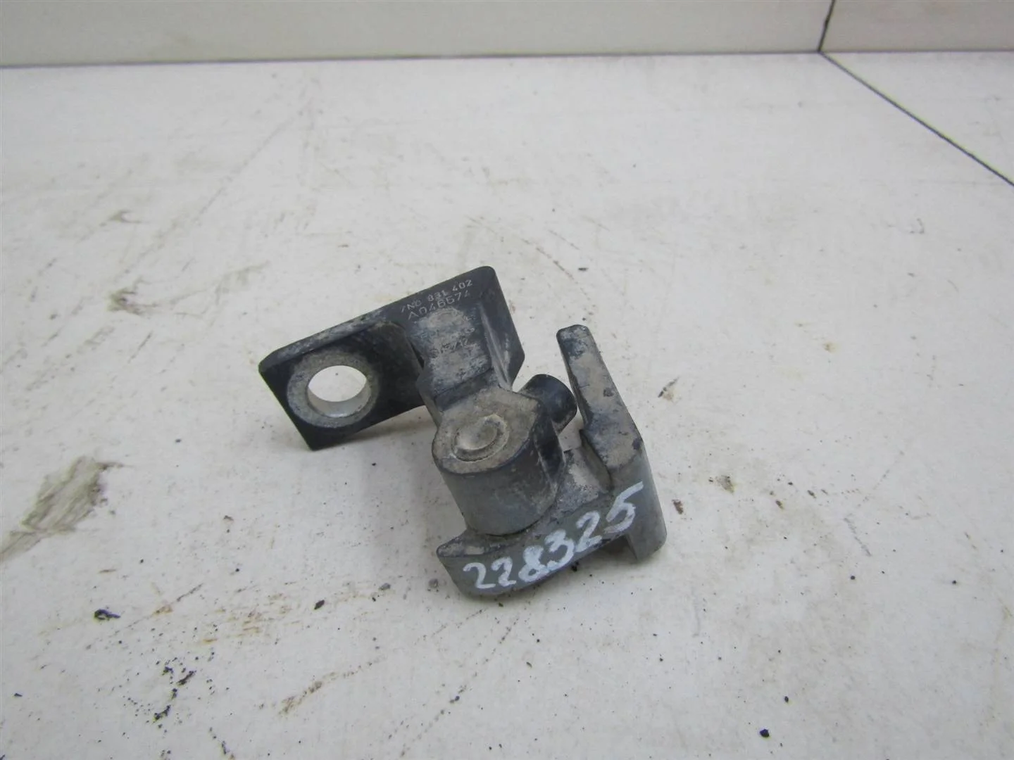 Петля двери VW Polo (Sed RUS) 2011-2020  [7N0831402]  1.6 CFNA в Вологде