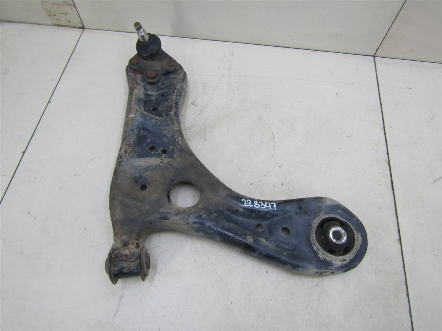 Рычаг передний правый VW Polo (Sed RUS) 2011-2020  [6RF407152B]  1.6 CFNA в Вологде