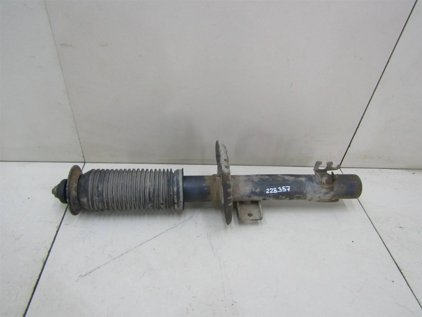 Амортизатор передний VW Polo (Sed RUS) 2011-2020  [6RU413031B]  1.6 CFNA в Вологде