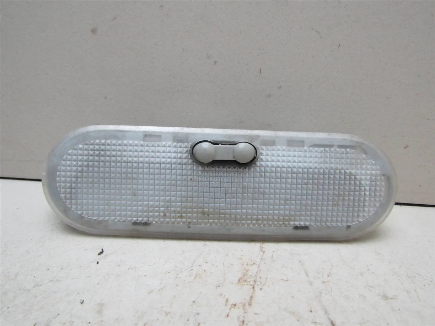 Плафон салонный Renault Logan 2005-2014  [8200074362]  1.4 K7J710 в Вологде