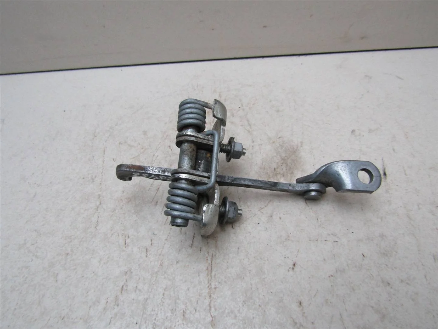 Ограничитель двери Renault Logan 2005-2014  [804305879R]  1.4 K7J710 в Вологде