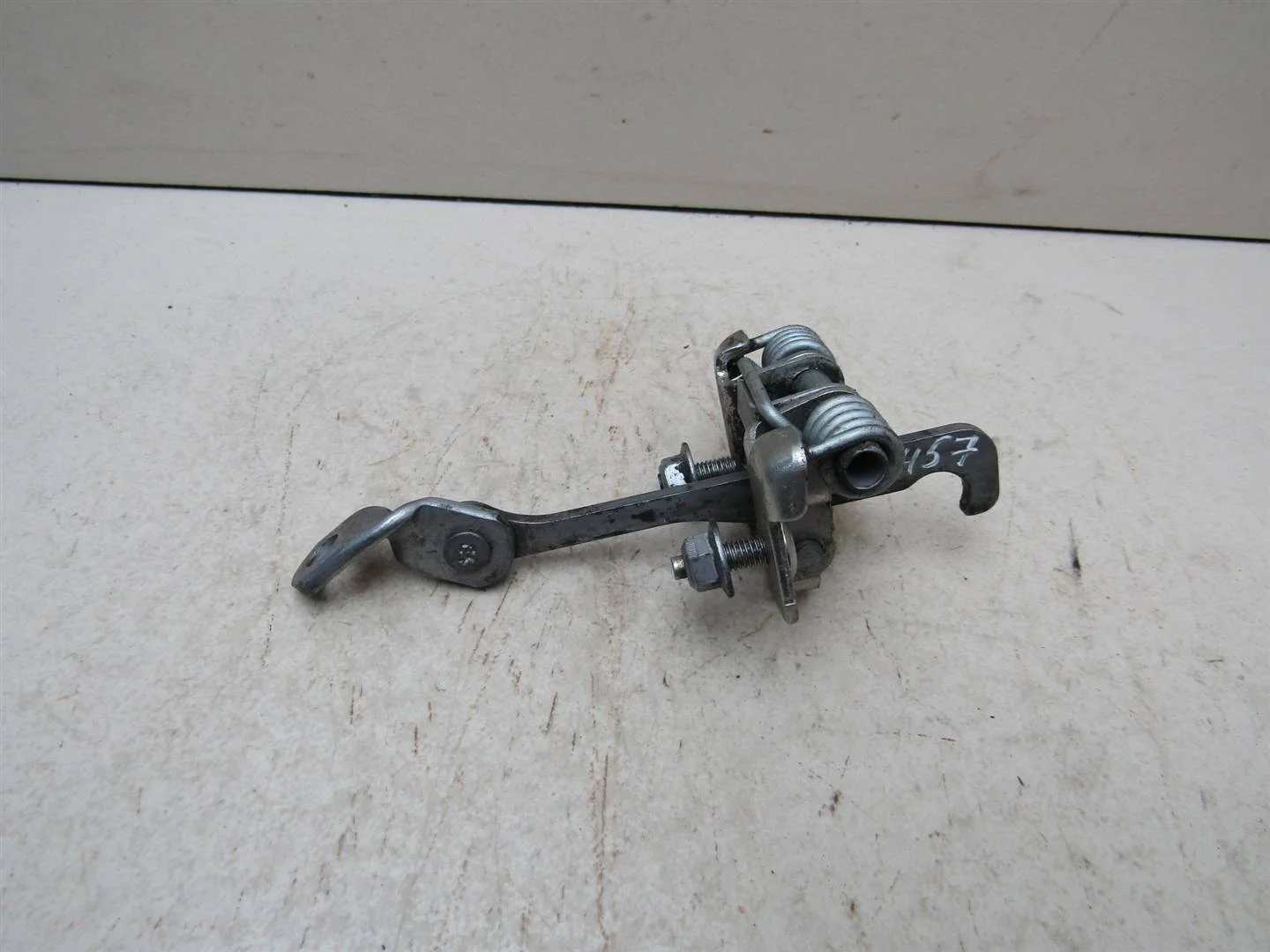 Ограничитель двери Renault Logan 2005-2014  [804305879R]  1.4 K7J710 в Вологде