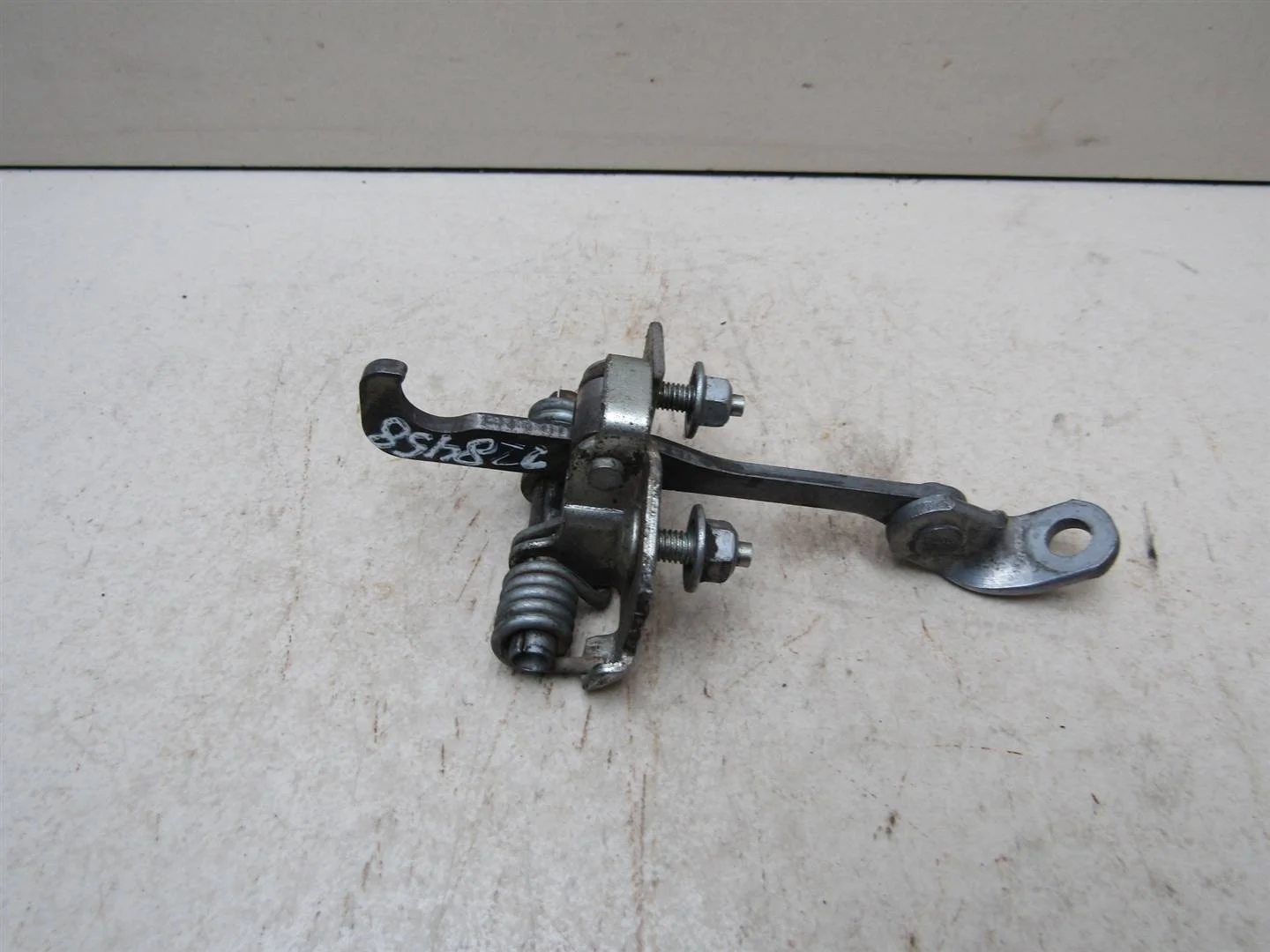 Ограничитель двери Renault Logan 2005-2014  [804305879R]  1.4 K7J710 в Вологде