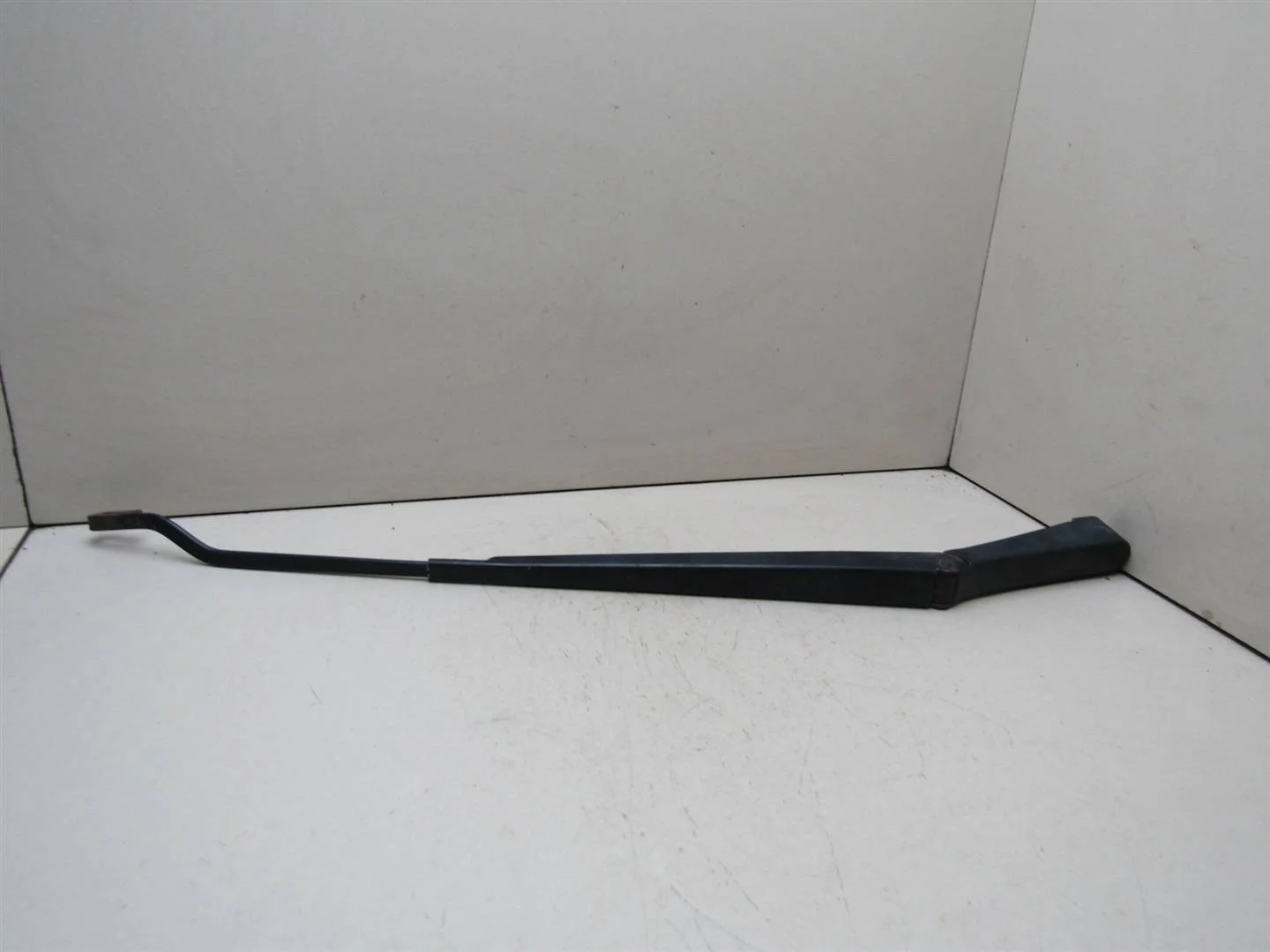 Поводок стеклоочистителя передний левый Ford Focus I 1998-2004  [1064744]  1.6 8V CDDA Zetec RoCam в Вологде