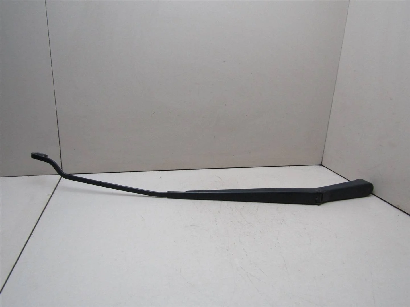 Поводок стеклоочистителя передний правый Ford Focus I 1998-2004  [1064742]  1.6 8V CDDA Zetec RoCam в Вологде