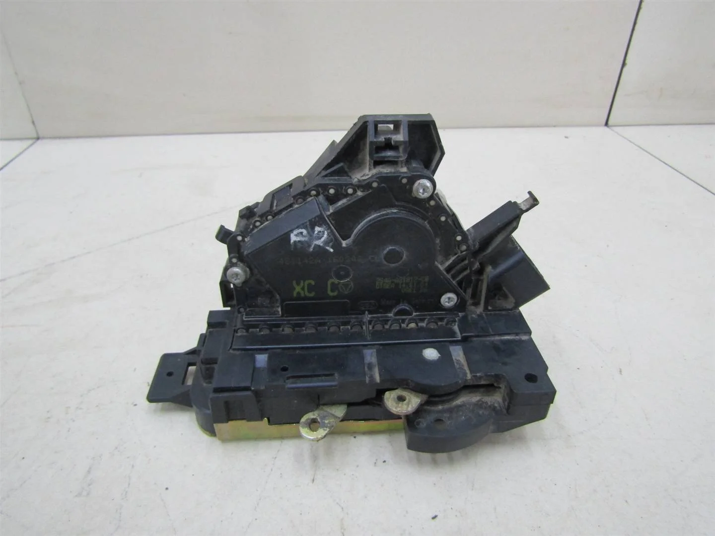 Замок двери передней правой Ford Focus I 1998-2004  [4692458]  1.6 8V CDDA Zetec RoCam в Вологде