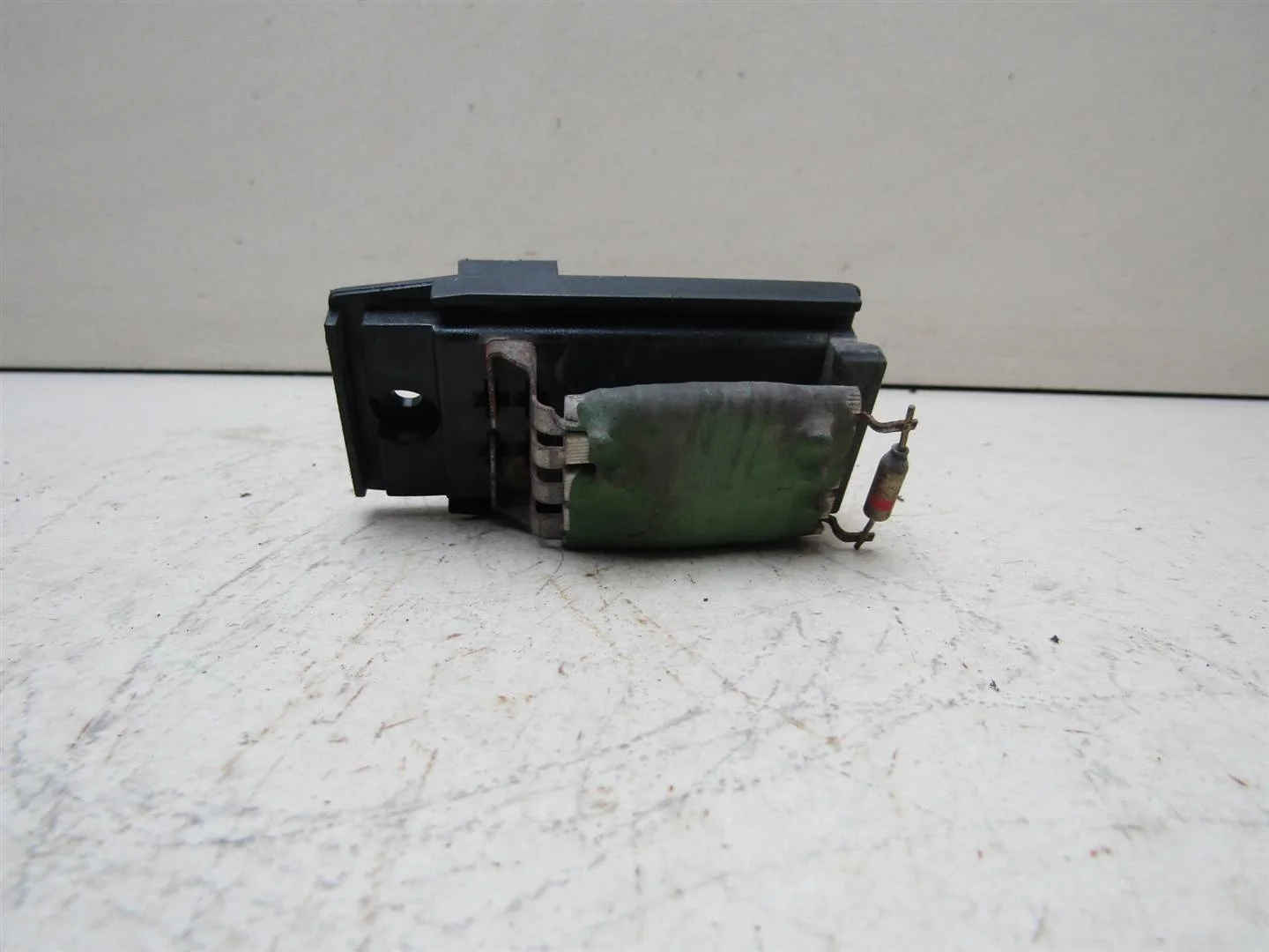 Резистор отопителя Ford Focus I 1998-2004  [XS4H18B647BA]  1.6 8V CDDA Zetec RoCam в Вологде