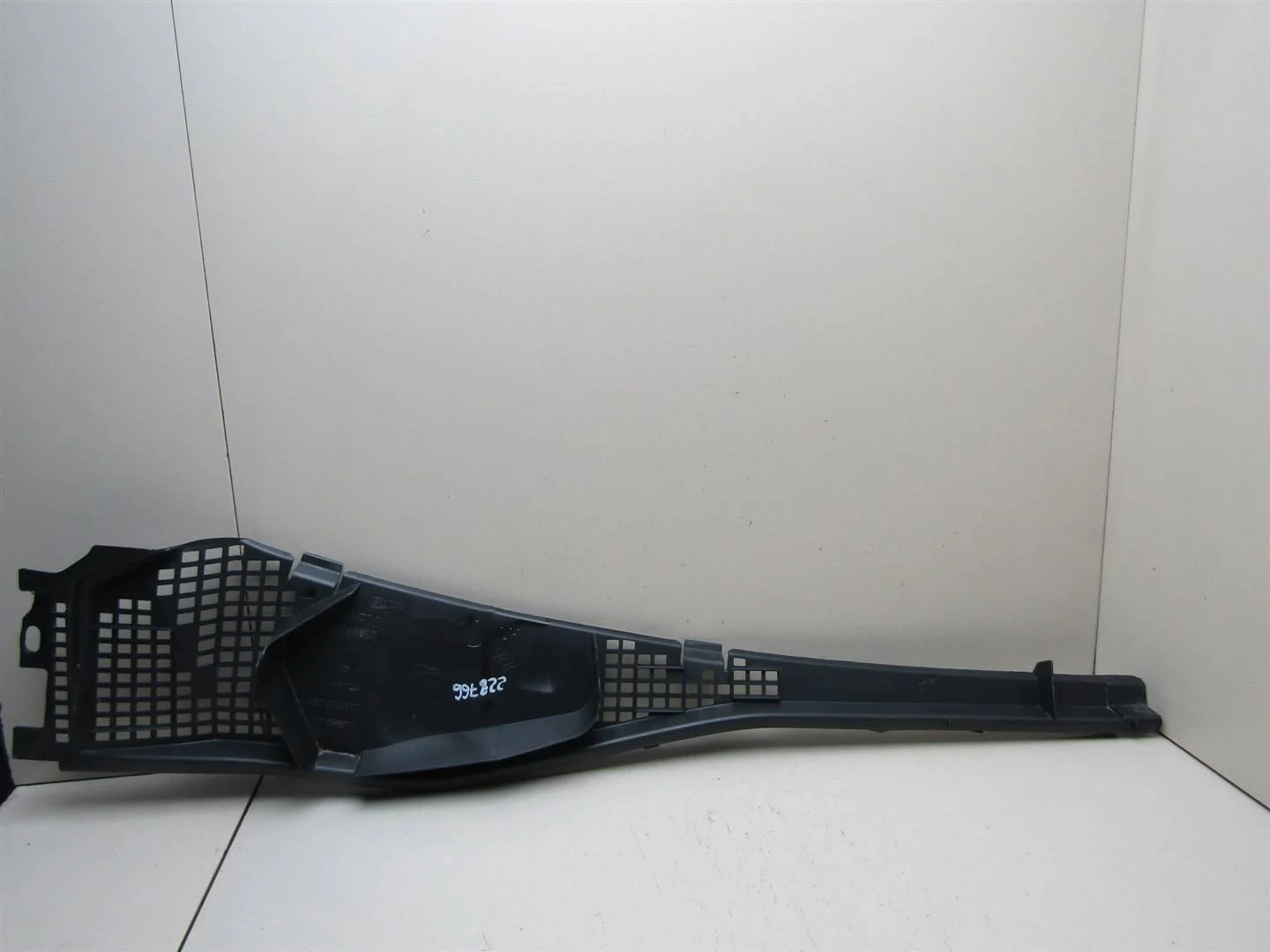 Решетка стеклооч. (планка под лобовое стекло) VAZ Lada Largus 2012-нв  [8200825457]  1.6 K7M710 в Вологде