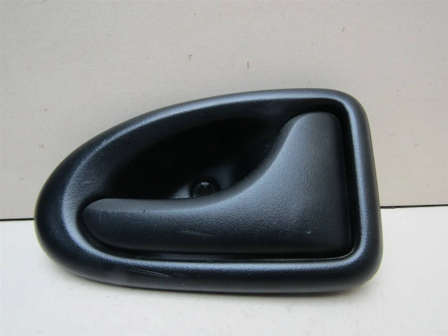 Ручка двери внутренняя правая Renault Logan 2005-2014  [7700830079]  1.6 K7M710 в Вологде