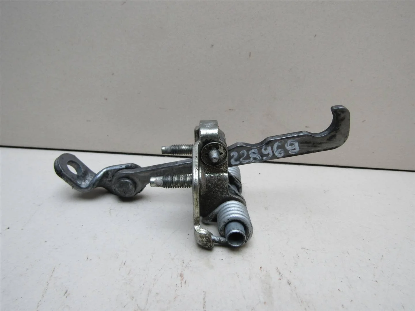 Ограничитель двери VAZ Lada Largus 2012-нв  [804305879R]  1.6 K7M710 в Вологде