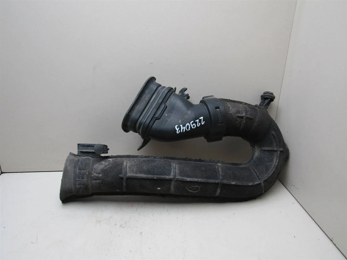 Воздуховод Chevrolet Aveo (T300) 2011-2015  [95167525]  1.6 F16D4 в Вологде