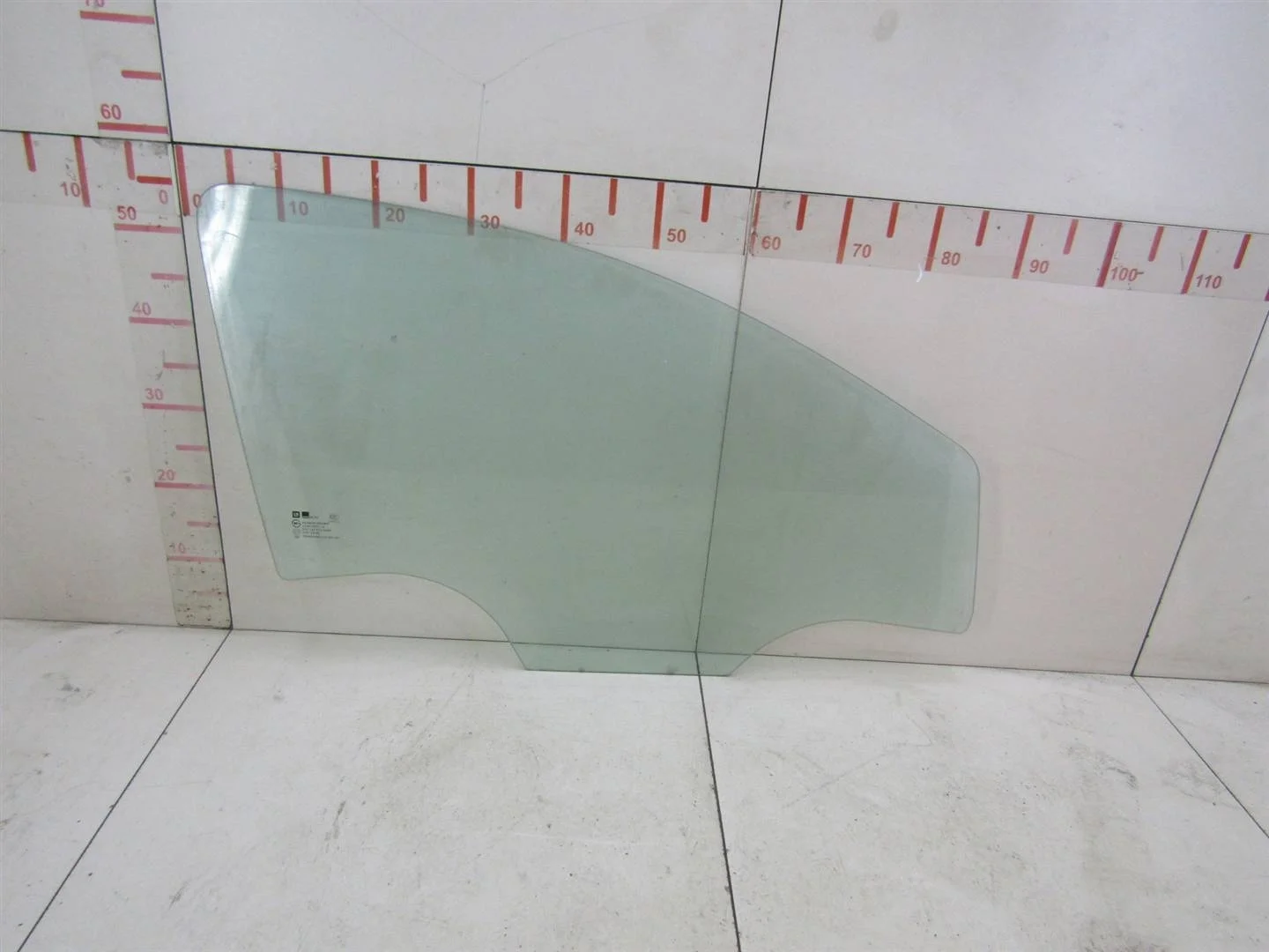 Стекло двери передней правой Chevrolet Aveo (T300) 2011-2015  [95963638]  1.6 F16D4 в Вологде