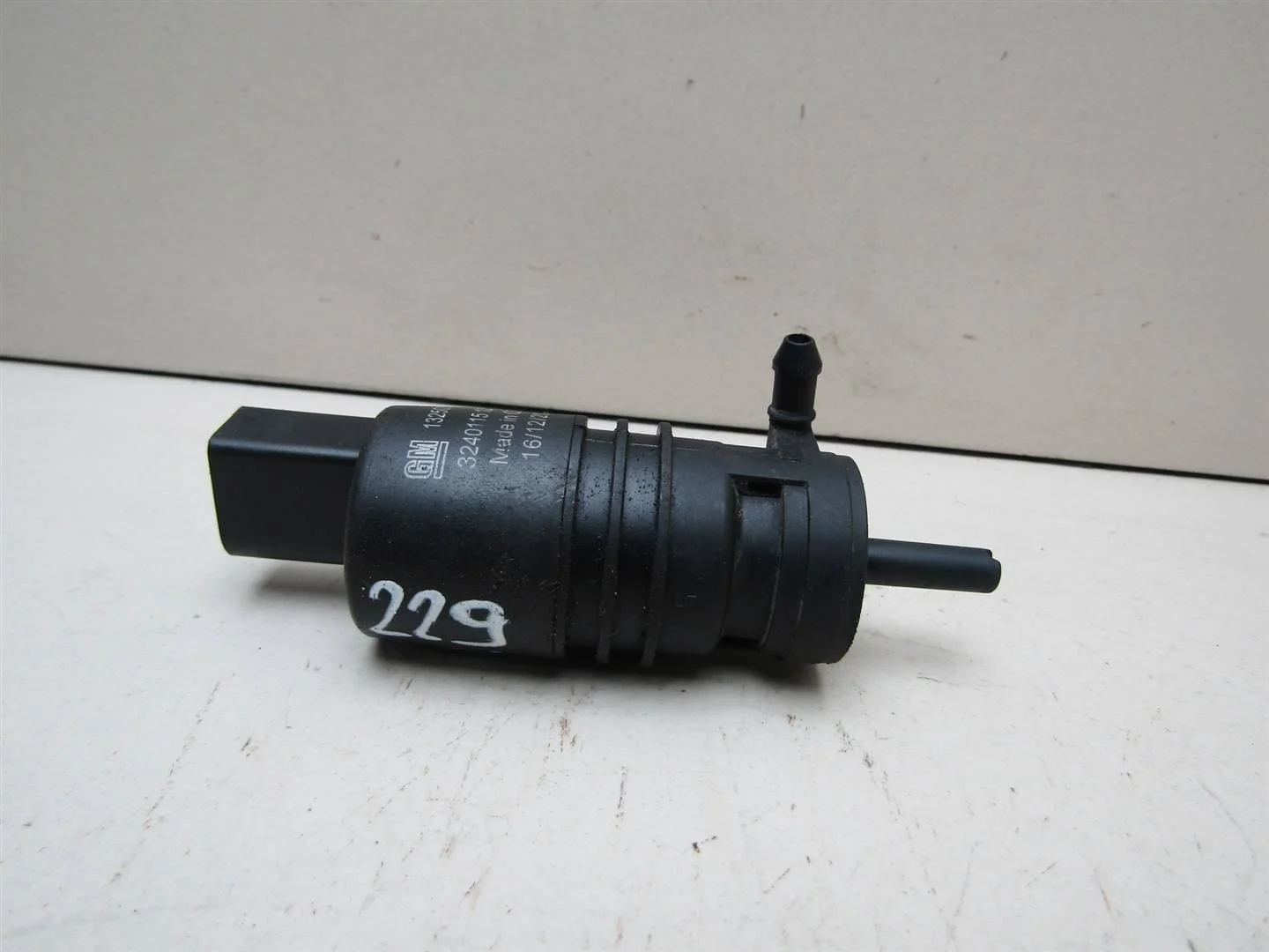 Насос омывателя Chevrolet Aveo (T300) 2011-2015  [13250356]  1.6 F16D4 в Вологде